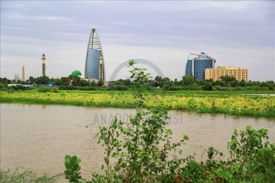 يأتي قدوم فصل الخريف في السودان، لت