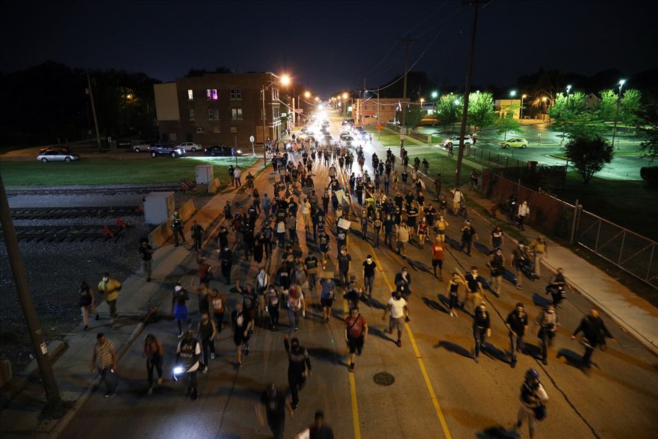 Cuarta noche de protestas tras tiroteo contra Jacob Blake en Kenosha, Wisconsin