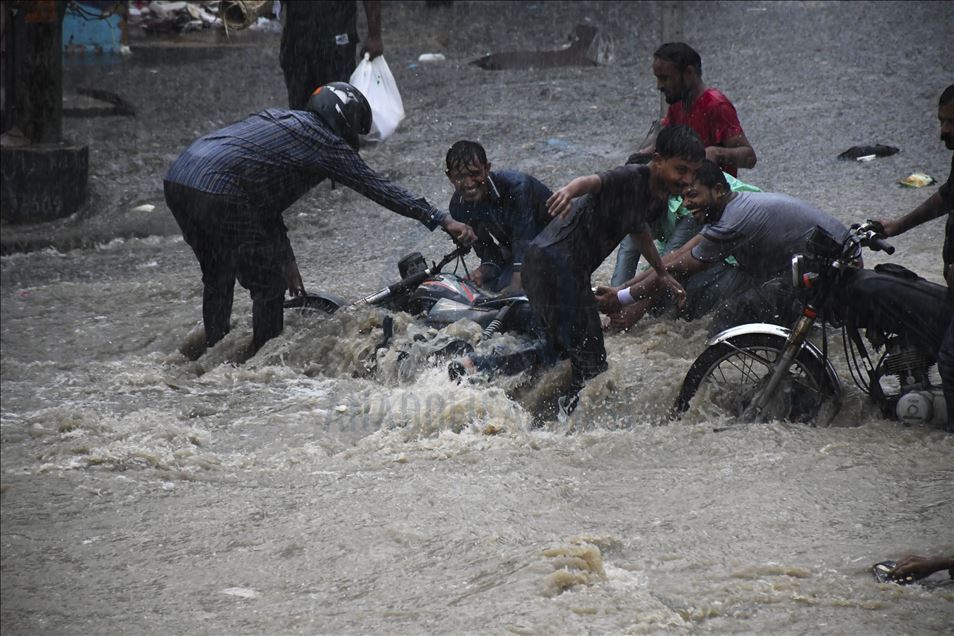 Pakistan'da şiddetli muson yağmuru
