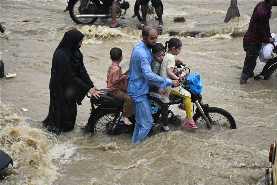 Pakistan'da şiddetli muson yağmuru