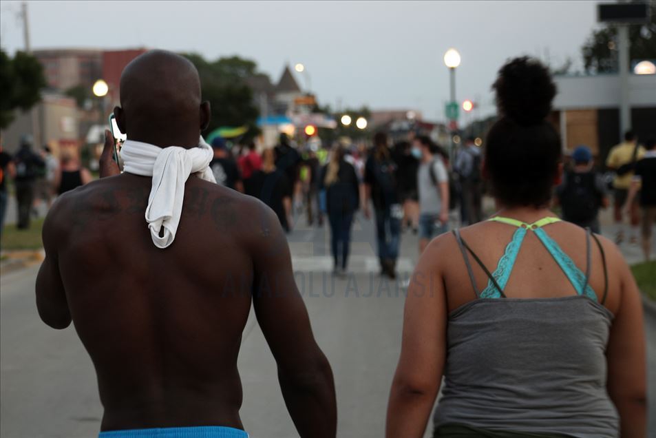 Cuarta noche de protestas tras tiroteo contra Jacob Blake en Kenosha, Wisconsin