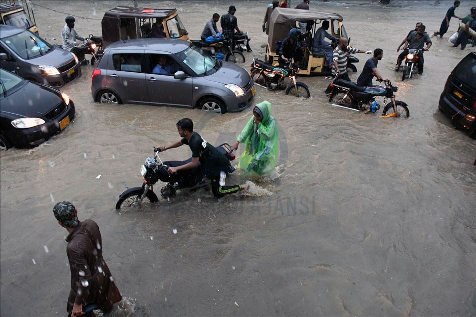 Pakistan'da şiddetli muson yağmuru