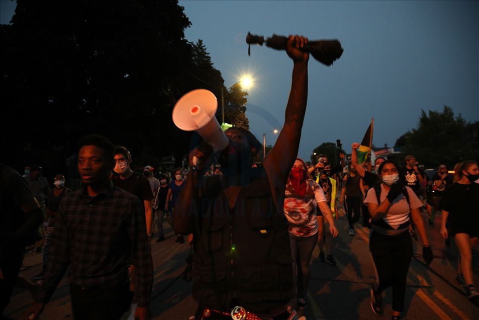 Cuarta noche de protestas tras tiroteo contra Jacob Blake en Kenosha, Wisconsin