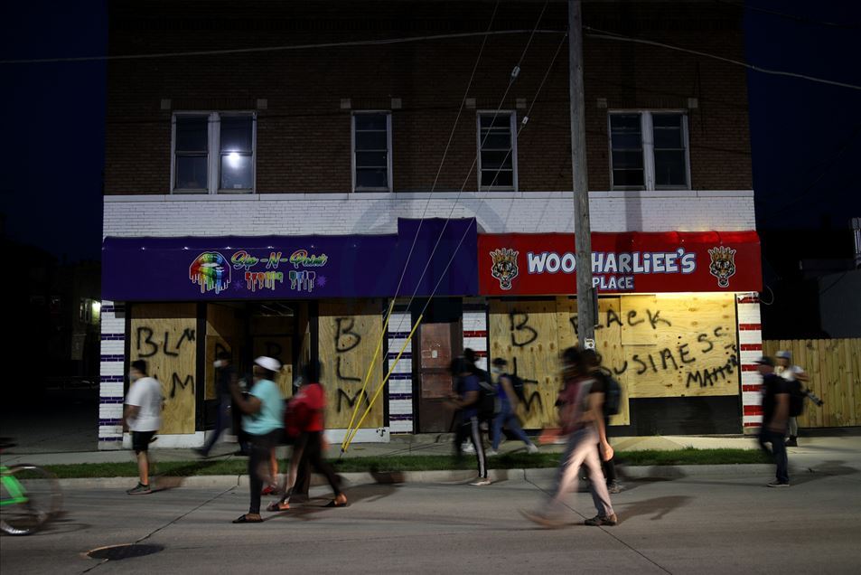 Cuarta noche de protestas tras tiroteo contra Jacob Blake en Kenosha, Wisconsin