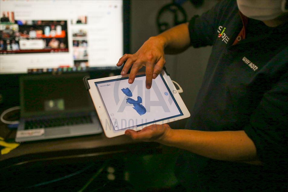 Empresa en Colombia utiliza impresoras 3D para crear prótesis con diseños de superhéroes para niños discapacitados