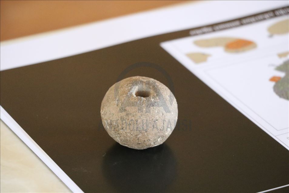Encuentran en Turquía aguja de coser hecha con hueso de 8600 años de antigüedad