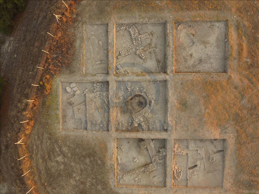 Encuentran en Turquía aguja de coser hecha con hueso de 8600 años de antigüedad