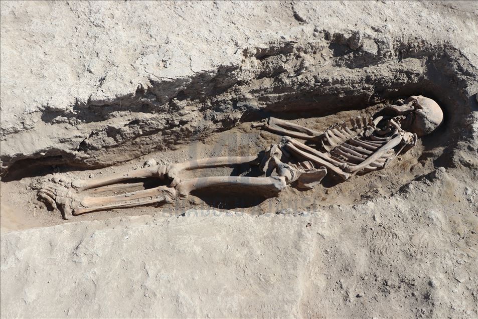 Ekşi Höyük'te 8 bin 600 yıllık kemikten iğne çıktı