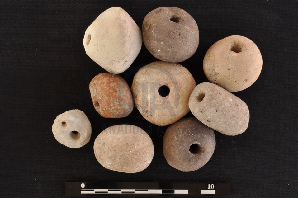 Encuentran en Turquía aguja de coser hecha con hueso de 8600 años de antigüedad