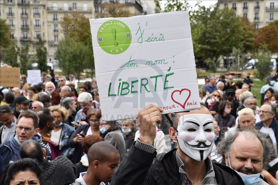Veliki broj građana Pariza protestuje protiv mjera uvedenih zbog koronavirusa