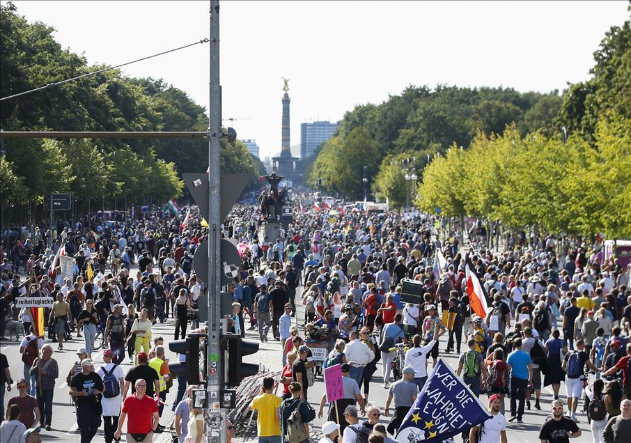 Okupilo se oko 30.000 građana: Policija intervenisala tokom protesta u Njemačkoj