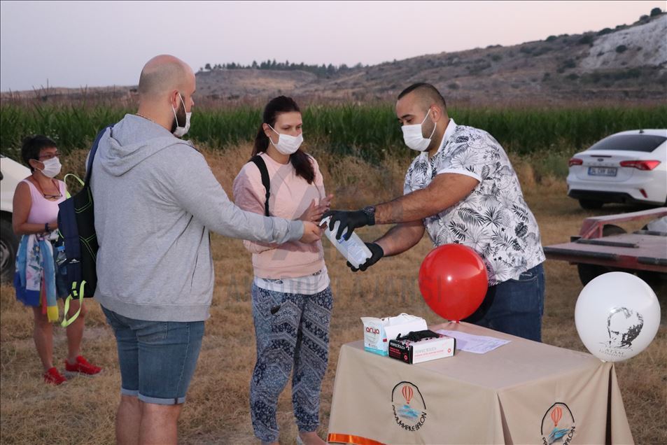 Denizli'de sıcak hava balonları 30 Ağustos Zafer Bayramı için havalandı