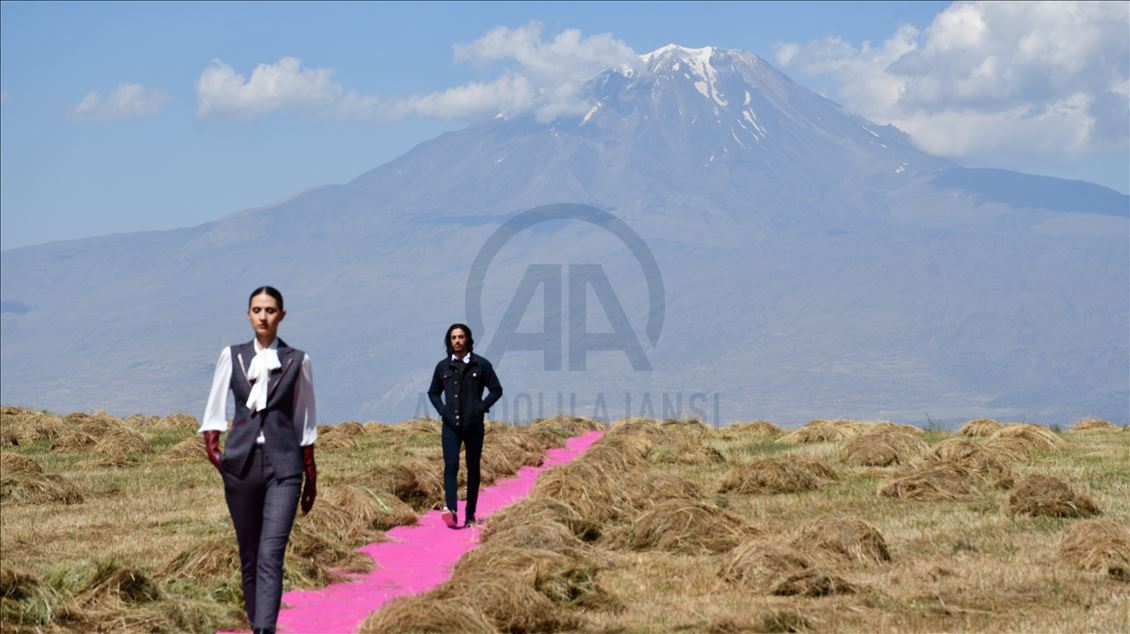 Ağrı Dağı ünlü mankenleri ağırladı
