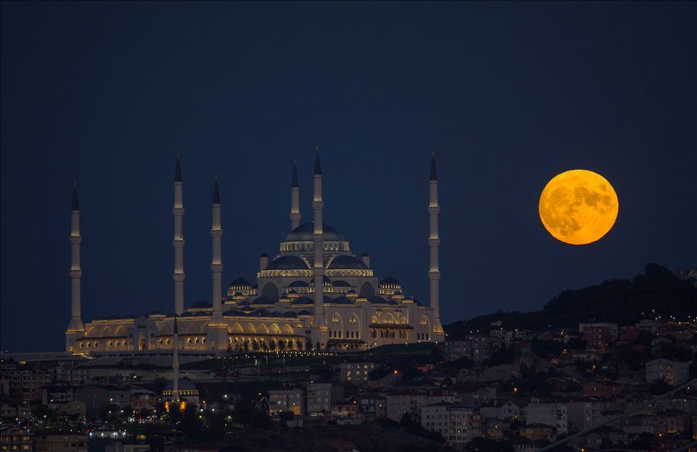 Full moon rises over Camlica Mosque