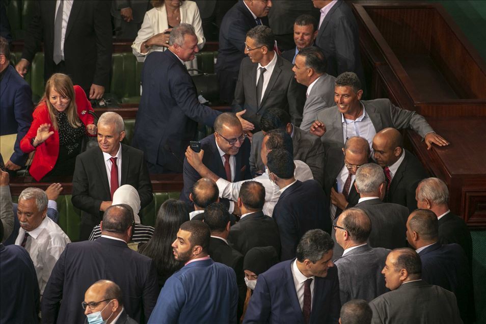 صوّت البرلمان التونسي، في ساعة مبك