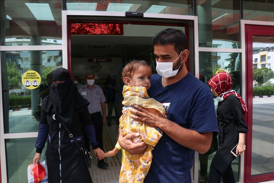 کودک 14 ماهه معلول سوری برای درمان به ترکیه منتقل شد