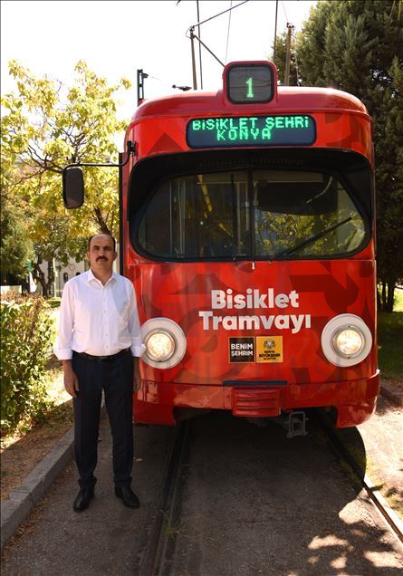 Konya'da sadece bisikletliler için tasarlanan tramvay yolculuğa başladı
