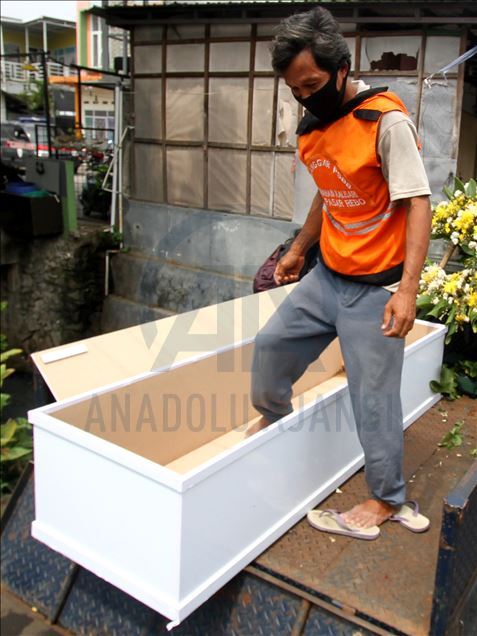 Sanksi merenung di peti mati bagi pelanggar protokol kesehatan