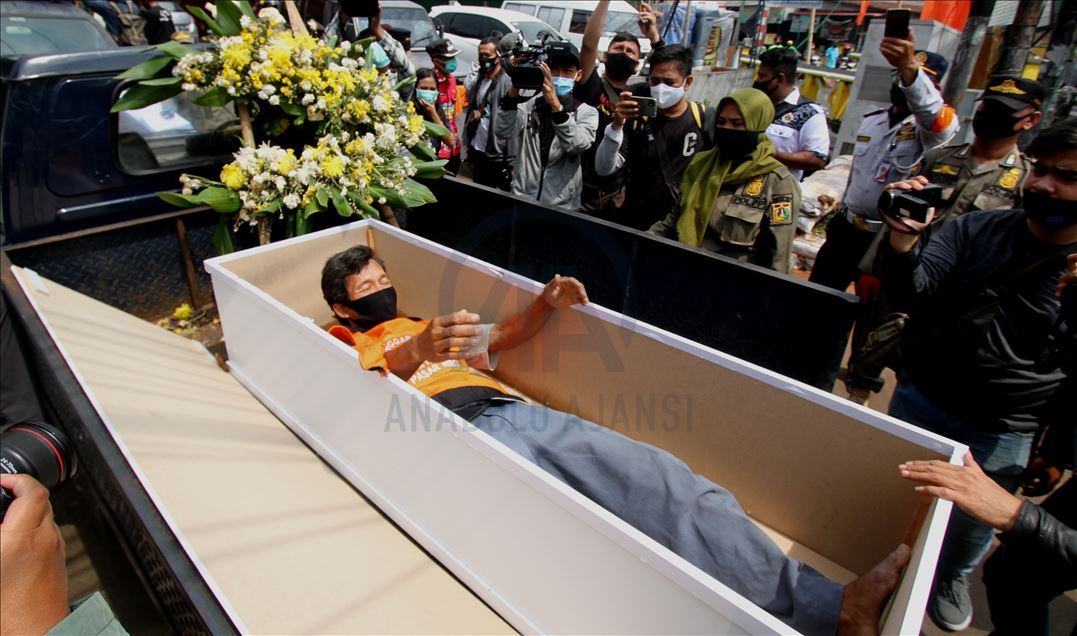 Sanksi merenung di peti mati bagi pelanggar protokol kesehatan