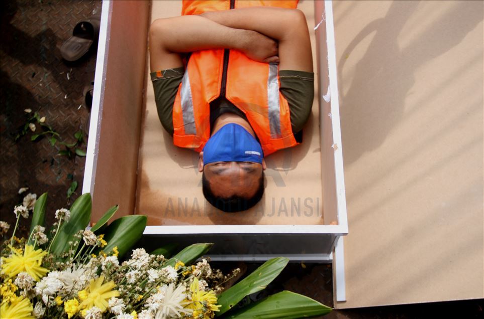 Sanksi merenung di peti mati bagi pelanggar protokol kesehatan