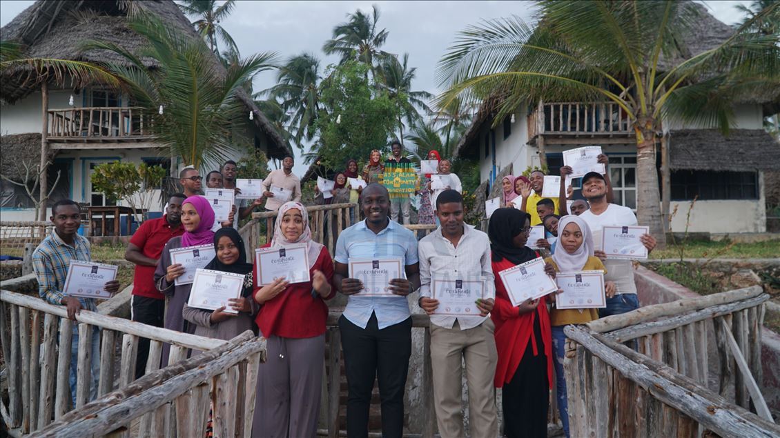 Zanzibar'da, Türk vatandaşı Yentürk'ün kurduğu Assalam Vakfı bölge halkına ışık oldu