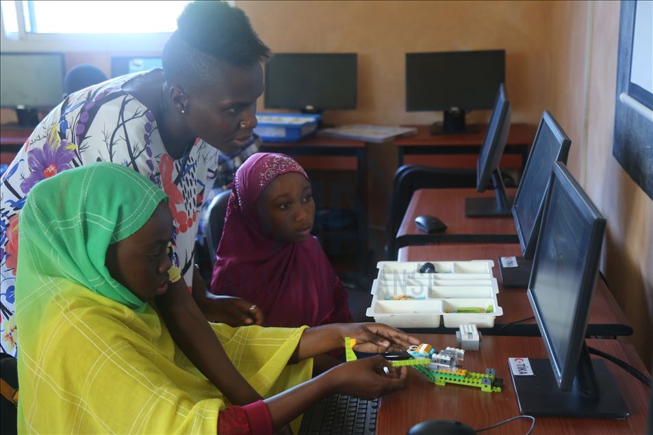 Zanzibar'da, Türk vatandaşı Yentürk'ün kurduğu Assalam Vakfı bölge halkına ışık oldu