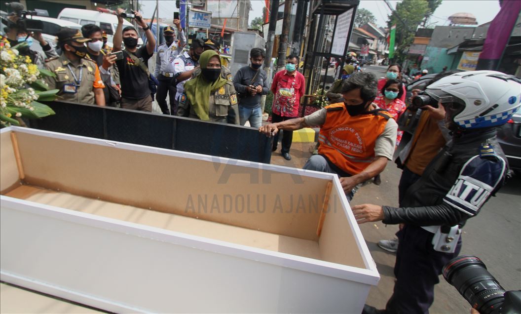Sanksi merenung di peti mati bagi pelanggar protokol kesehatan