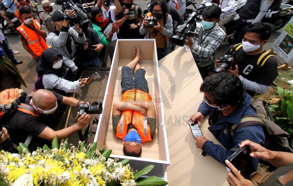 Sanksi merenung di peti mati bagi pelanggar protokol kesehatan