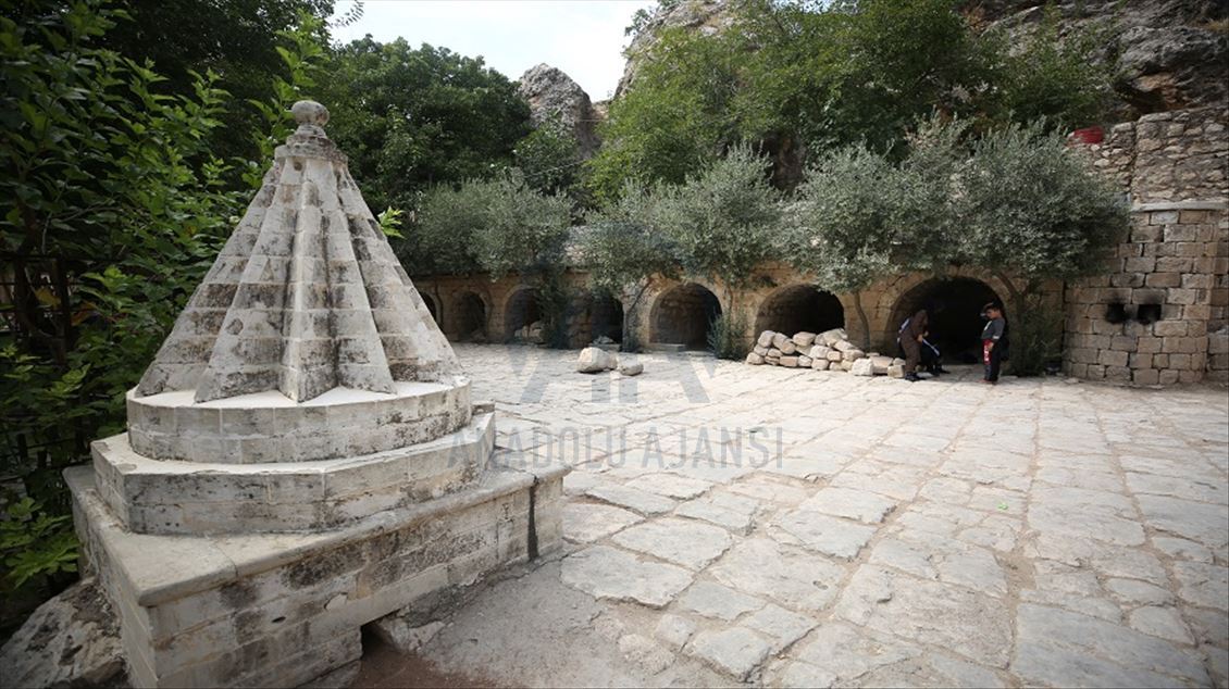 لالش.. شوێنە پیرۆزەکەی پەیڕەوانی ئایینی ئێزدی 
