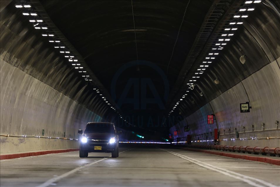 Colombia inauguró el Túnel de La Línea