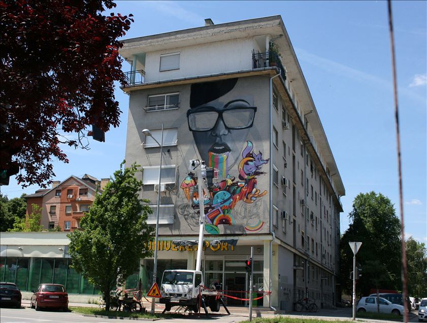 Urbana umetnost, novosadska verzija: Uroš Štrboja oživljava sprejevima gradske fasade