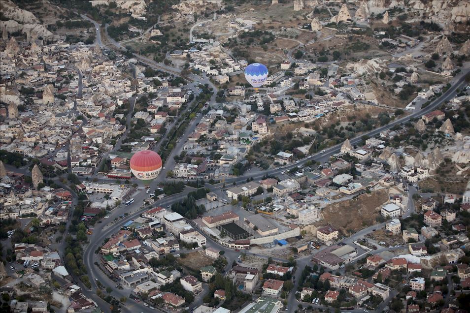 Tourists enjoy beauty of Cappadocia from hot air balloons