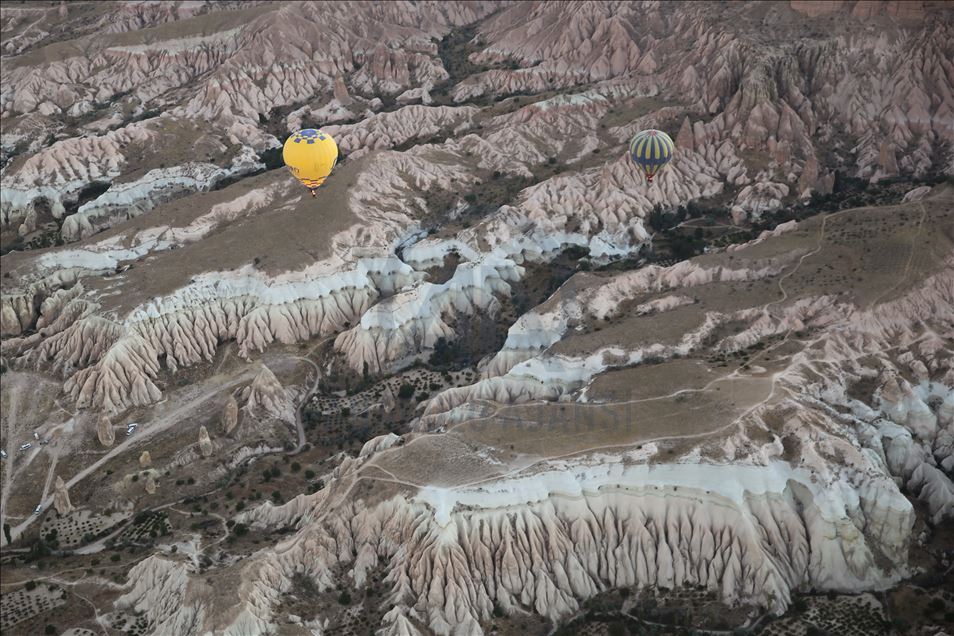 Tourists enjoy beauty of Cappadocia from hot air balloons