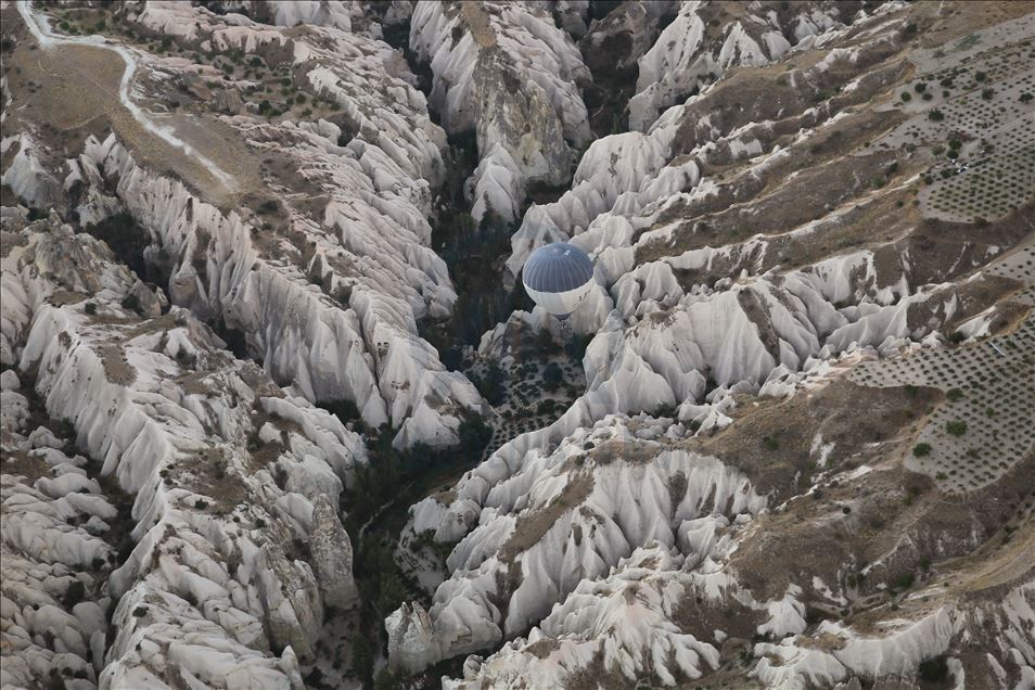 Tourists enjoy beauty of Cappadocia from hot air balloons