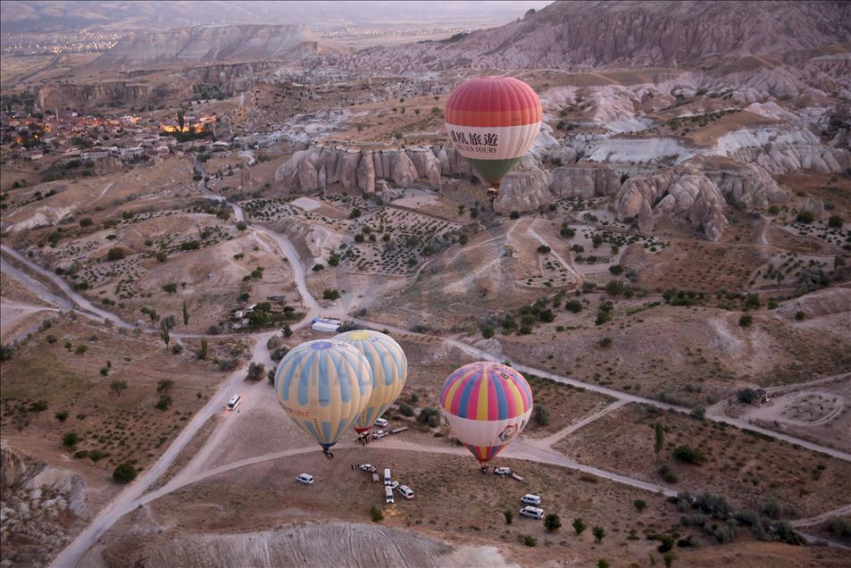 Tourists enjoy beauty of Cappadocia from hot air balloons