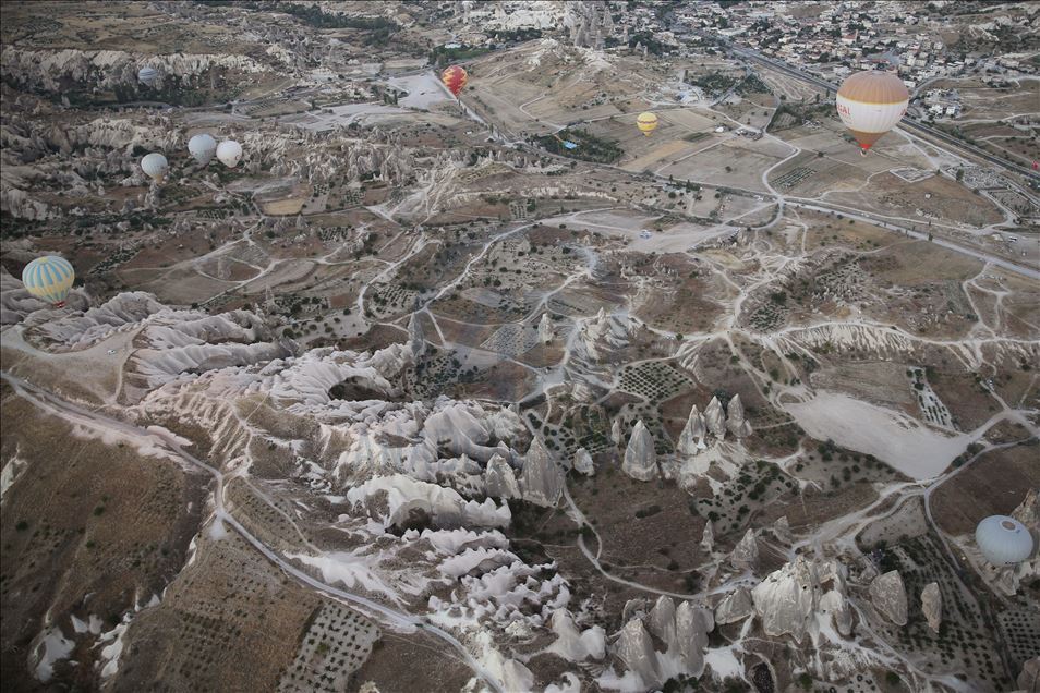 Tourists enjoy beauty of Cappadocia from hot air balloons