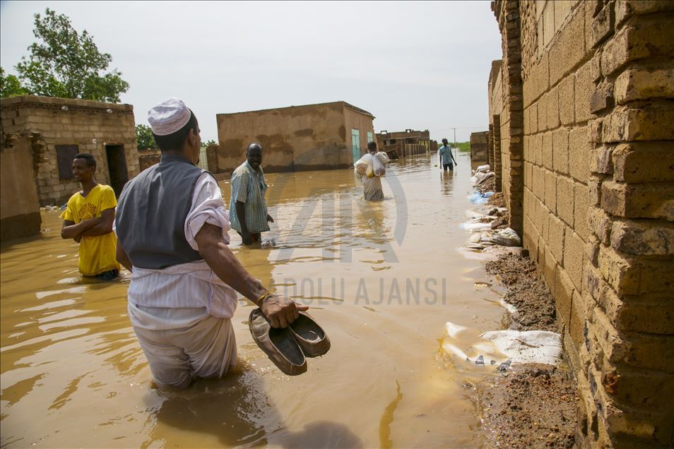 "أم دوم" السودانية.. حياة "عائمة" ومنازل "خاوية" من الطمأنينة