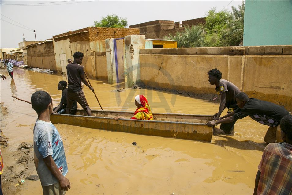 "أم دوم" السودانية.. حياة "عائمة" ومنازل "خاوية" من الطمأنينة
