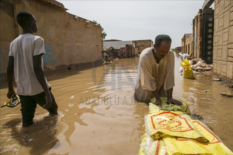 "أم دوم" السودانية.. حياة "عائمة" ومنازل "خاوية" من الطمأنينة