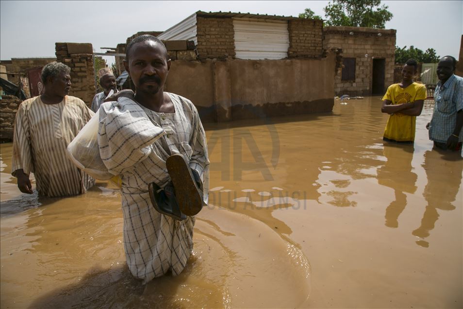 "أم دوم" السودانية.. حياة "عائمة" ومنازل "خاوية" من الطمأنينة