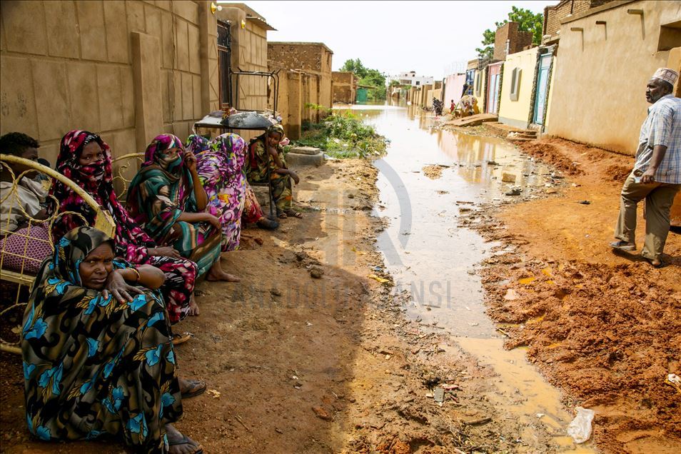 "أم دوم" السودانية.. حياة "عائمة" ومنازل "خاوية" من الطمأنينة