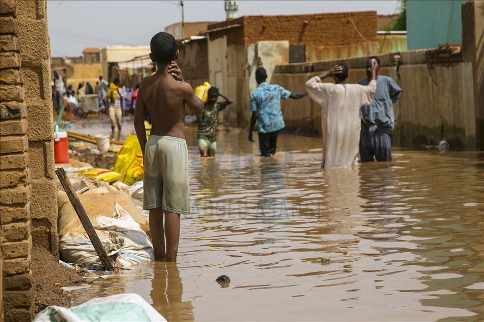"أم دوم" السودانية.. حياة "عائمة" ومنازل "خاوية" من الطمأنينة
