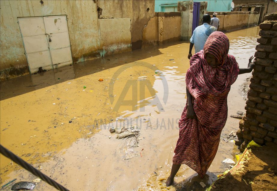 "أم دوم" السودانية.. حياة "عائمة" ومنازل "خاوية" من الطمأنينة