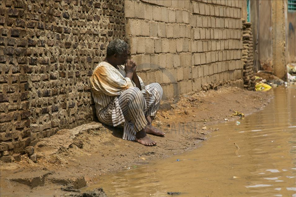 "أم دوم" السودانية.. حياة "عائمة" ومنازل "خاوية" من الطمأنينة