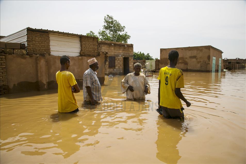 "أم دوم" السودانية.. حياة "عائمة" ومنازل "خاوية" من الطمأنينة