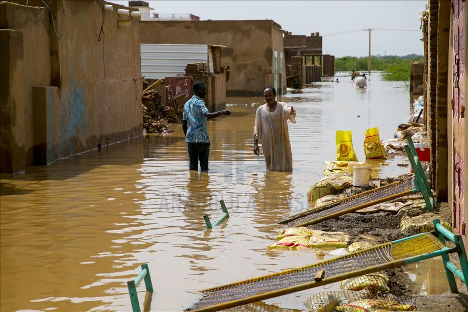 "أم دوم" السودانية.. حياة "عائمة" ومنازل "خاوية" من الطمأنينة