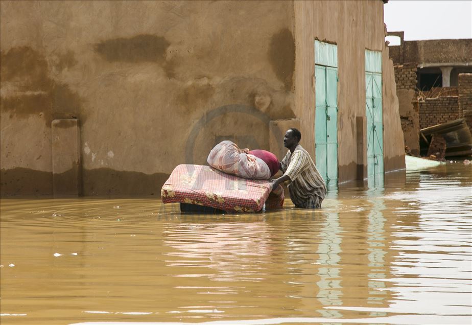 Sudan'da sel hayatı olumsuz etkiledi
