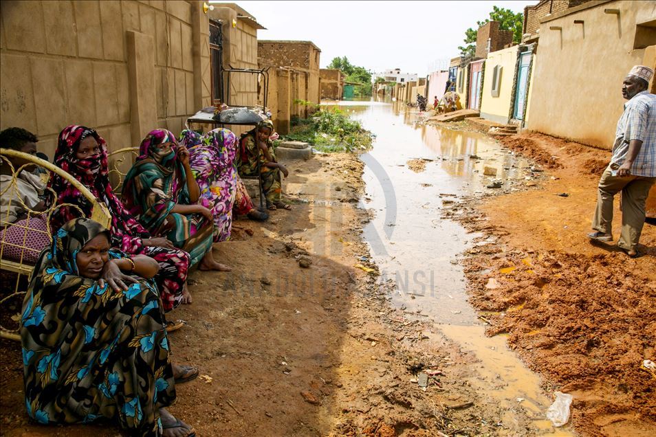 Sudan'da sel hayatı olumsuz etkiledi
