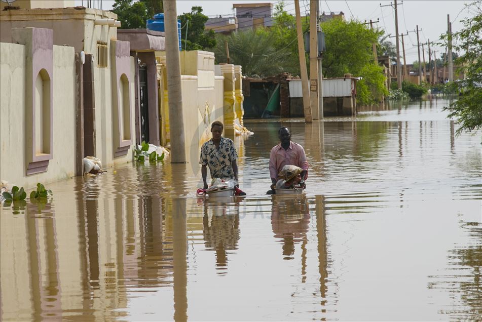 "أم دوم" السودانية.. حياة "عائمة" ومنازل "خاوية" من الطمأنينة