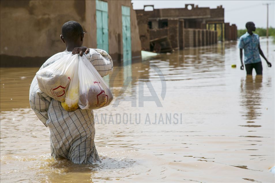 "أم دوم" السودانية.. حياة "عائمة" ومنازل "خاوية" من الطمأنينة